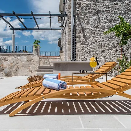 Le Adria - Private Hot Tub - Parking