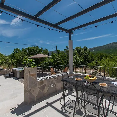 Le Adria - Private Hot Tub - Parking