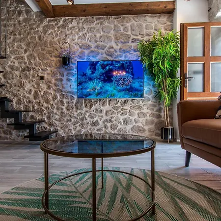 Le Adria - Private Hot Tub - Parking